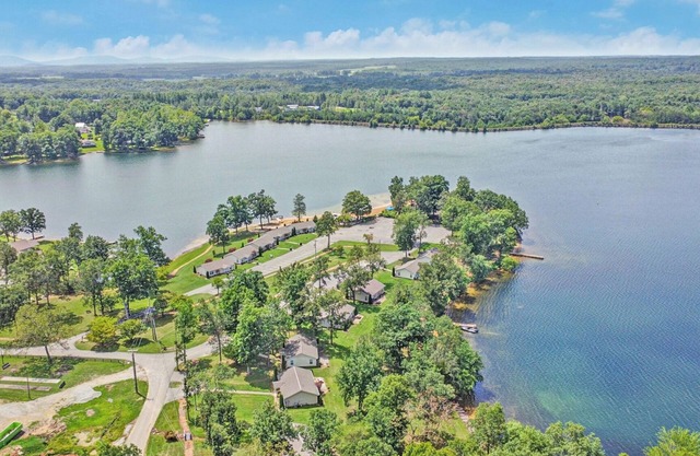 Relax and Rejuvenate at Lake Tansi 1BR