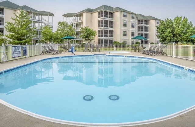 Relax and Unwind! 2 Classy Units with Kitchen, Pool, Near Moonshine Beach