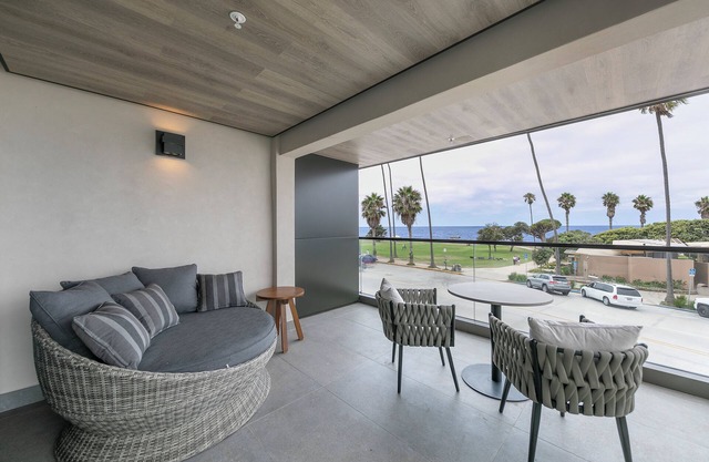 Relax and Unwind! 3 Relaxing Unit Awaits! Near Beach, Pool Access and Parking!