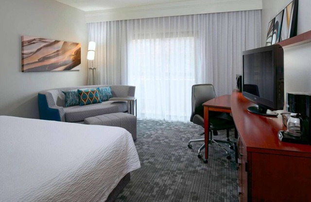 Relax and Unwind! Pet-Friendly Unit, Close to Zona Ross Mall!