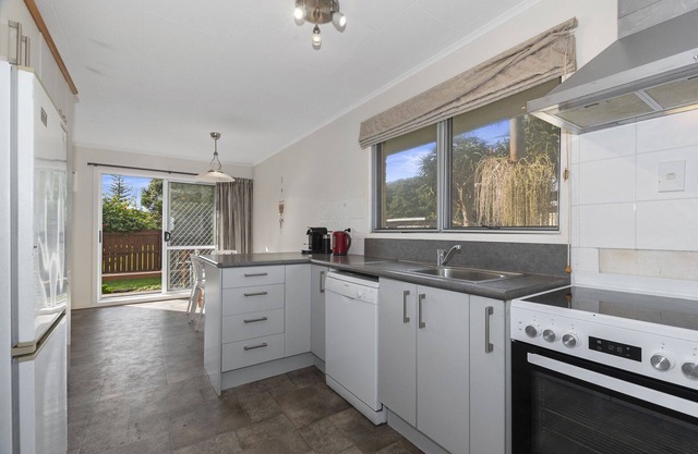 Relax at Ruakaka - Ruakaka Holiday Home
