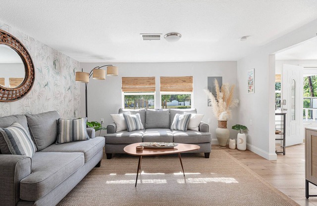 Relax at The Bamboo Cottage - Walk to Dearborn St, minutes to local beaches!