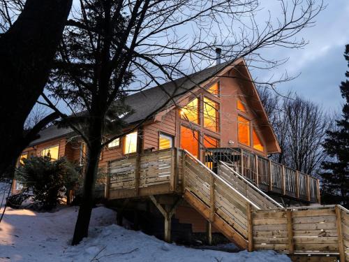 Relax at The Mountaintop Chalet