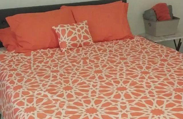 Relax in a Safe Environment Located in a Gated Community n5 minutes from Airport