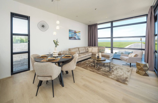 Relax in this luxurious four-person villa with two en-suite bathrooms and a sunny garden with a terrace – ideal for long summer evenings and relaxing by the water.