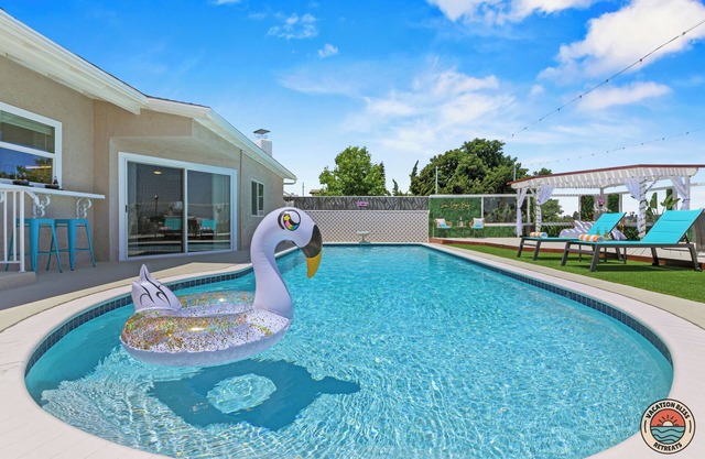 Relax & Play-Pool, Spa, Views + Guest House!