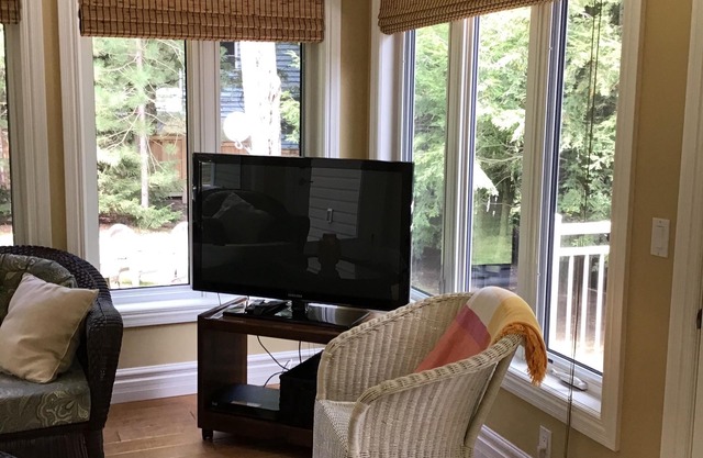 Relax, Unwind & Enjoy . Beautiful Lake Muskoka Cottage on Acton Island