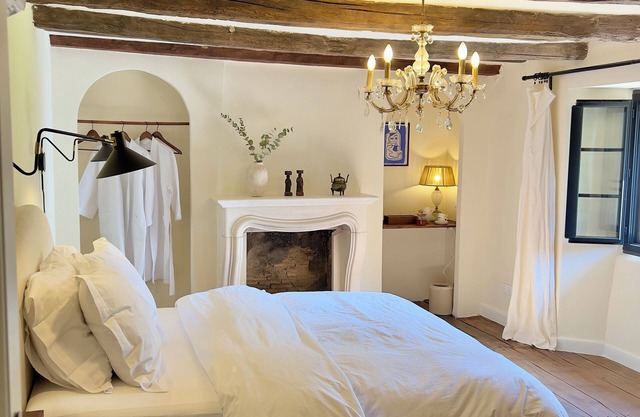 Relax with the whole family at this peaceful house in Perigord Vert with pool.