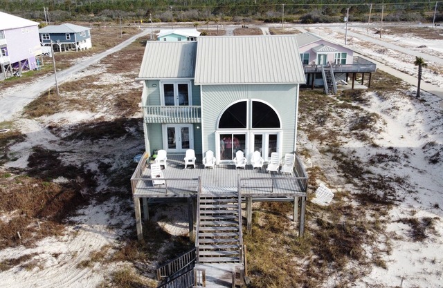 Relax With Walls Of Windows Directly On The Gulf!