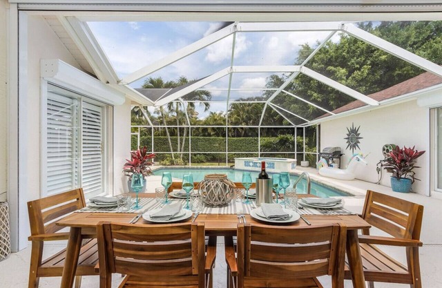Relaxation & Sunshine at Casa Del Sol Pool Villa - Briarwood