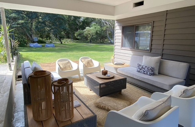 Relaxed Island Retreat - walking distance to the beach!