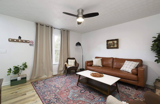 Relaxing 2 beds with 2 separate baths townhouse l Perfect for family or business
