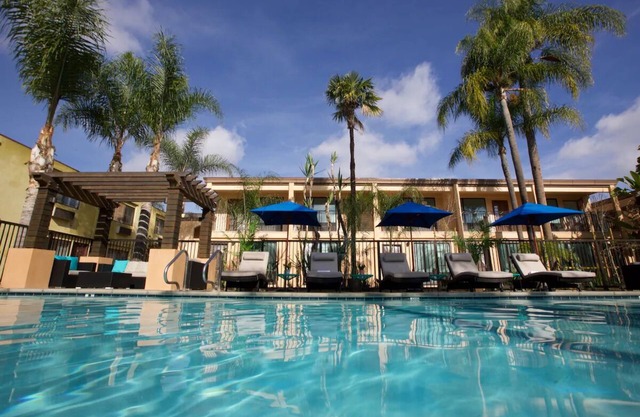 Relaxing 2 Queen Stay at The Cove Hotel! Pool & Gym Access | Explore Long Beach!
