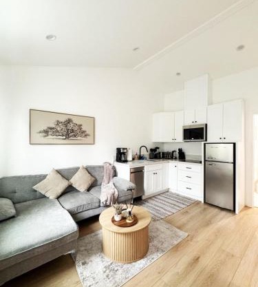Relaxing 2BR Escape in Trendy West LA - CM-CAL
