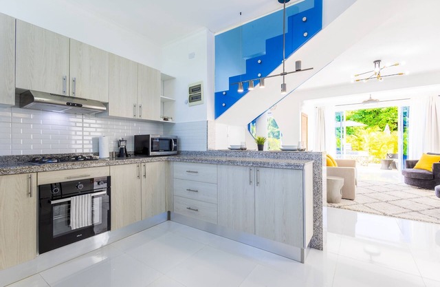 Relaxing 3-bedroom Villa With Pool Rooftop Jacuzzi in a Secluded Setting