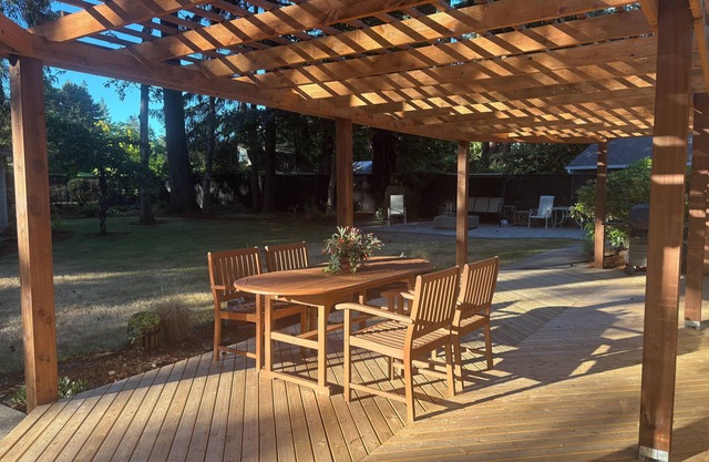 Relaxing 3BDR Rancher with Fire-Pit Ferns and Firs