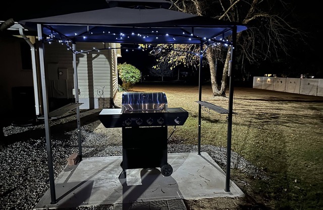 Relaxing and Cozy Ranch Style Home, private hot tub, pet friendly
