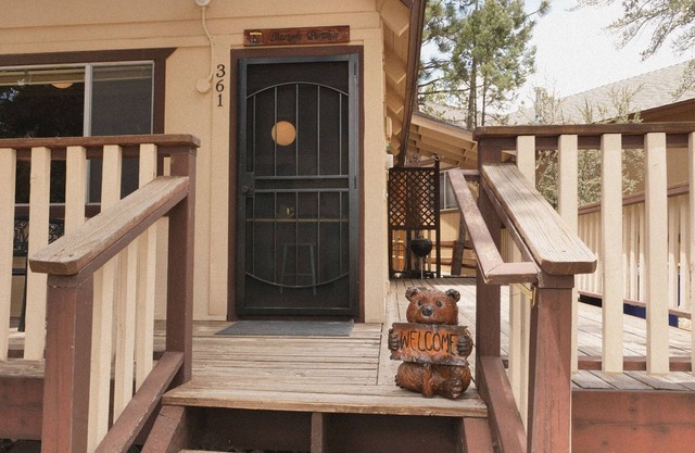 Relaxing cabin getaway for 8n10-minutes to the slopes, lake and Village