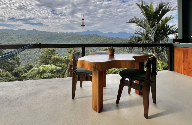 Relaxing Cottage with Panoramic Mountain, Waterfall & Coast Views, sleeps 4