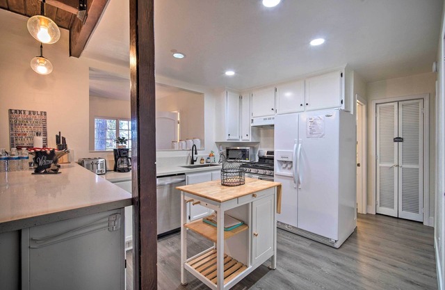Relaxing Lake Arrowhead Home ~ 1 Mi to Lake!