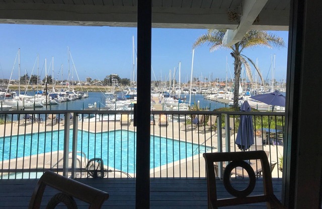 Relaxing, luxurious condo overlooking Channel Islands Harbor