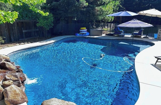 Relaxing Pool, Close to Bidwell Park ,Spacious Home, Family Friendly