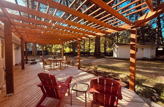 Relaxing Rancher with Fire-Pit Ferns and Firs Lakewood