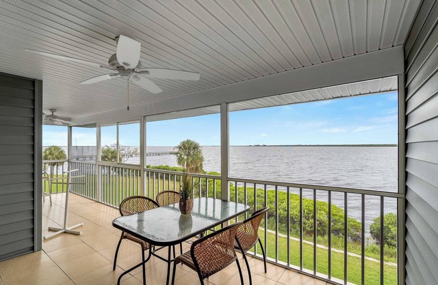 Relaxing Riverfront Haven: Heated Pool, Views