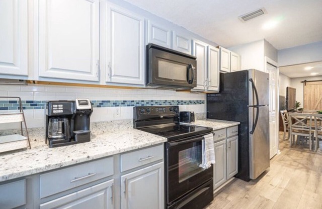 Relaxing Townhome near the beach