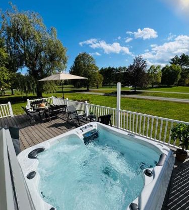 Relaxing with Hot Tub - Pond Front & Outdoor Fire Place Upstate - Catskills