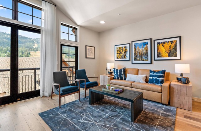 Remarkable Condo|Plaza/Mountain views|Pet Friendly