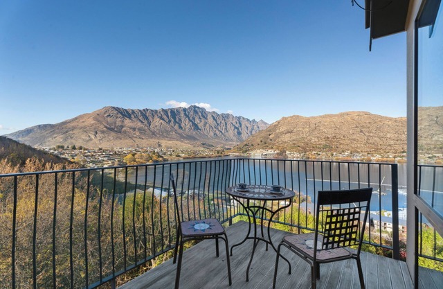 Remarkable Views - Queenstown Holiday Home