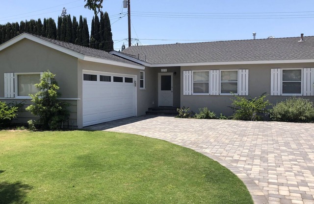 Remodeled 3 Bedroom House with Full Gameroom + Pirate Theme + Family Friendly
