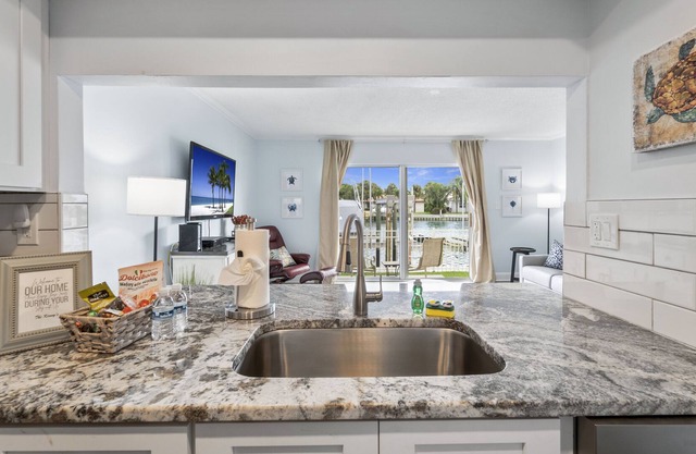 REMODELED BOUTIQUE CONDO ON THE BAY