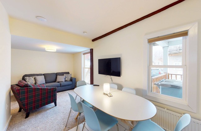 Remodeled condo with free WiFi & shared W/D - ski bus pickup across street