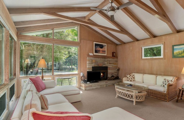 Remodeled cottage with a modern kitchen, fireplace, kayaks, & paddle boards