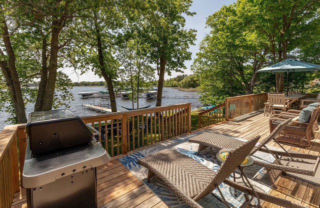Remodeled Home on Great Fishing & Swimming Bay!