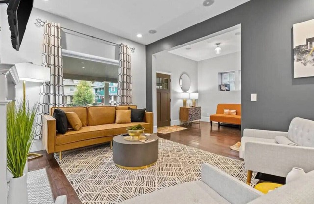 Remodeled in Midtown - Hot Tub by Plaza & Downtown
