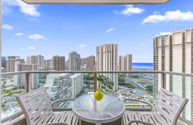 Remodeled Studio Hotel | Walk to Ala Moana Beach