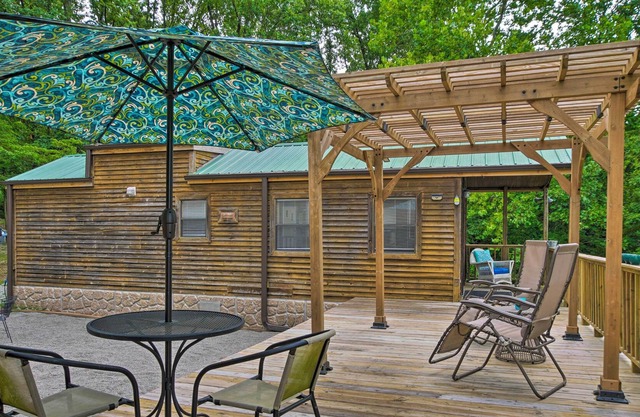 Remote Cabin Getaway - Steps to Table Rock Lake!
