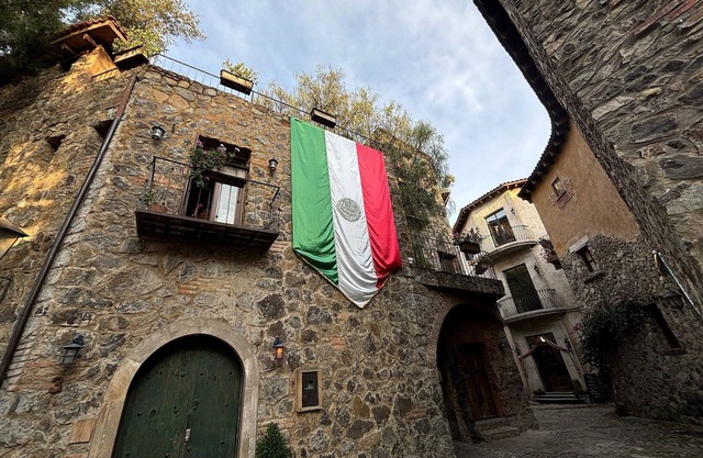 Remus: Your Rooftop Refuge in Val'Quirico