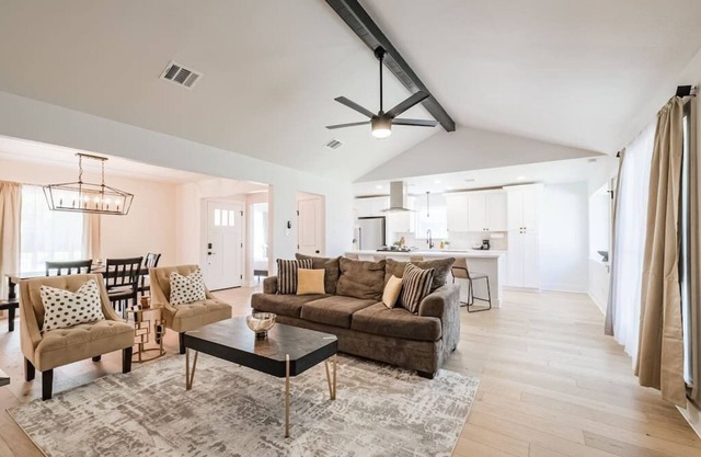 Rena Heights, Spacious, Pet Friendly