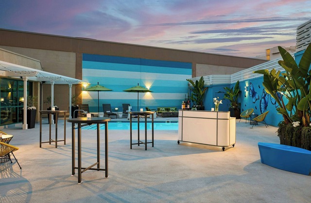Renaissance Los Angeles Airport Hotel