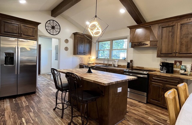 Renovated 1920 home in downtown Pickens SC , close to the mountains and lake
