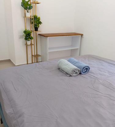 Renovated 2-room Oasis with Balcony