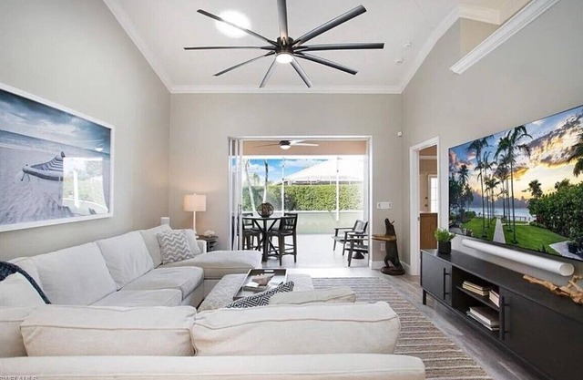 Renovated 3 bed/3 bath Villa in Lely Resort With Players Club Access