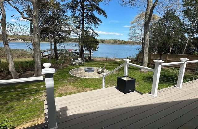 Renovated 3-bedroom all with on-suites on the water house in Mashpee