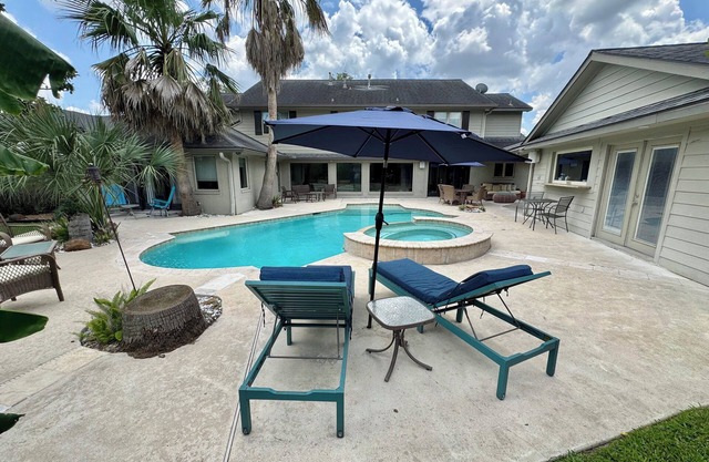 Renovated 4 Bedroom 3.5 Bath with POOL Private Home Fully-furnished. MD Anderson