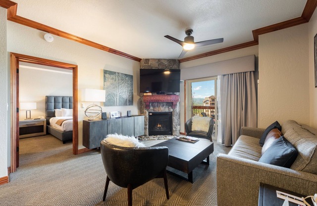 Renovated 775sqf Huge 1 BDR Luxury Condo