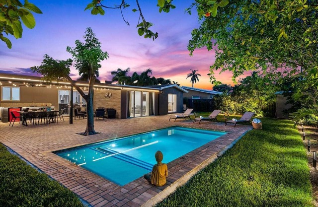 Renovated and Luxury Home w/Htd Pool - NEAT.life